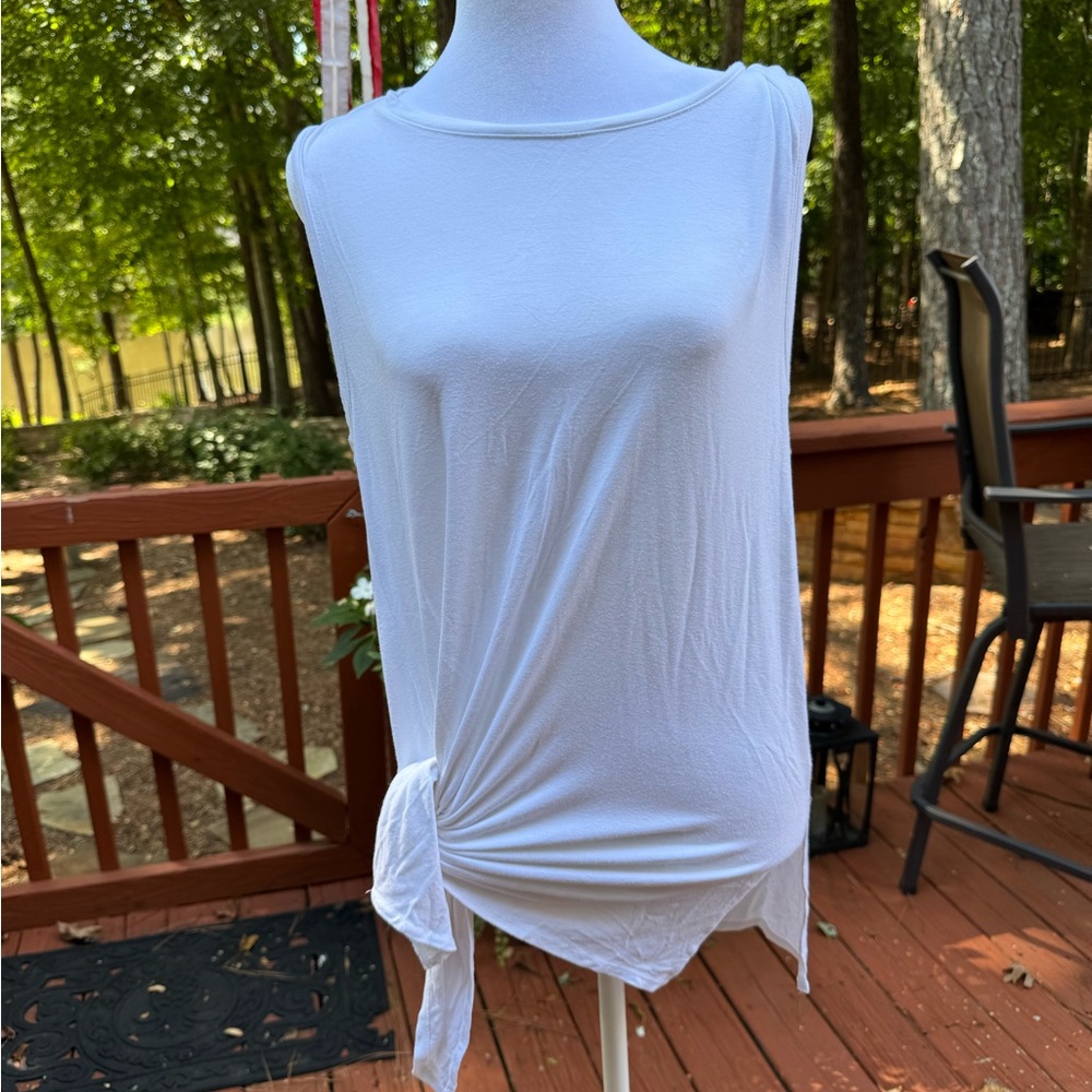 Fabletics White Tank Top with tie-able bottom!